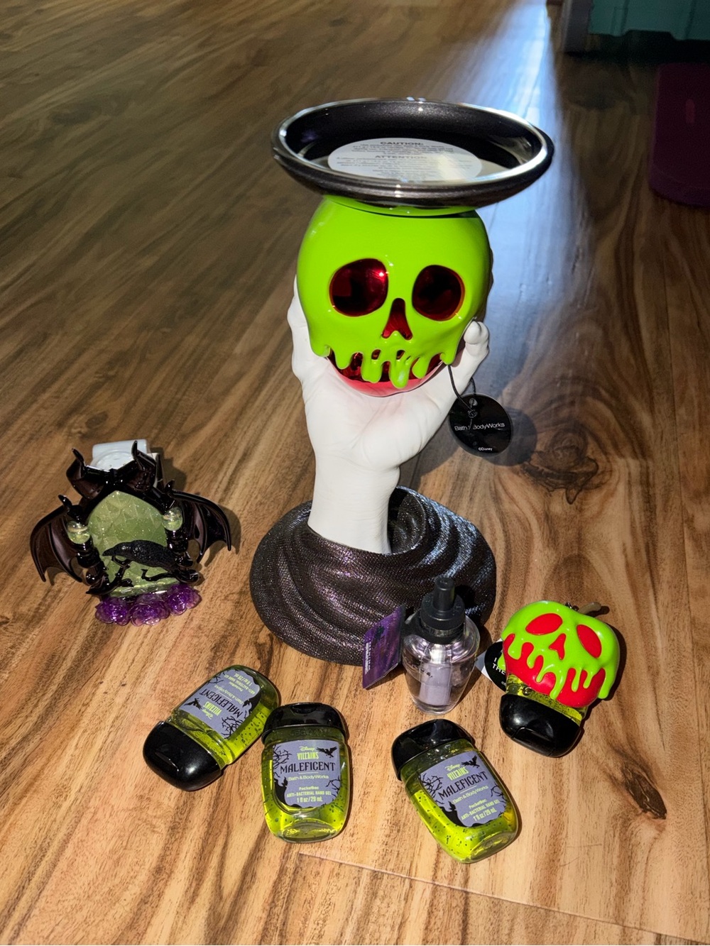 Bath & Body Works Disney Villains Poison Apple holder Wallflower pocket bac lot
